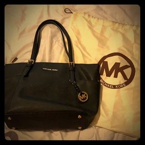 Michael Kors EUC black carryall medium tote bag